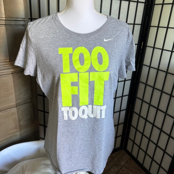 Nike Slim Fit Grey and Green t-shirt Women’s XL - Too Fit to quit - Picture 1 of 4